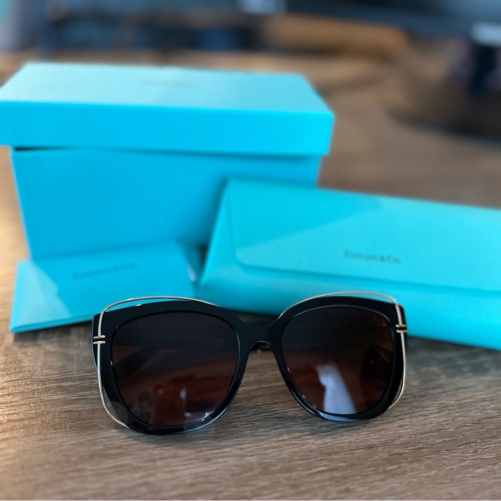 Tiffany Sunglasses, original with box, case and certificate (code: TF4148)